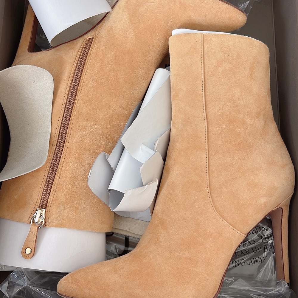 Suede boots